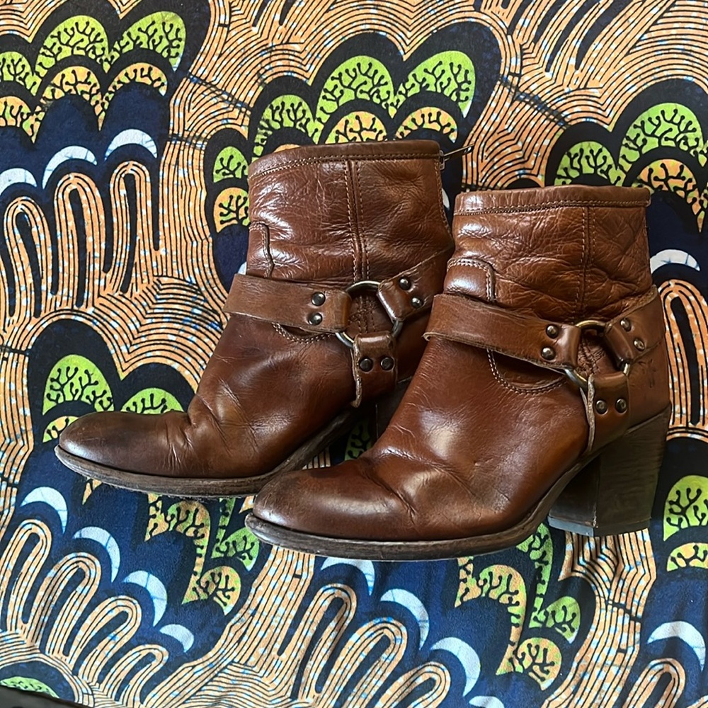 Perfectly Broken-in Frye Cognac Booties Size 7